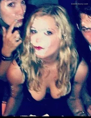 Eliza Taylor photo 15 of 158