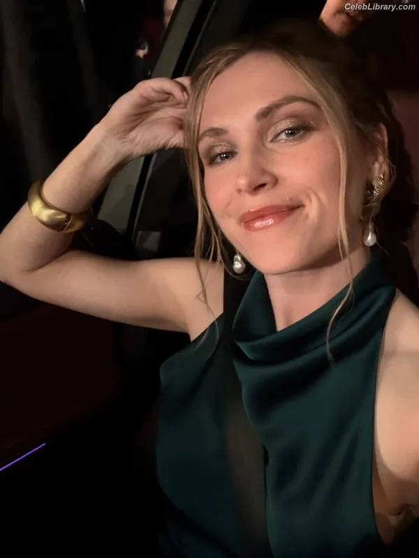 Eliza Taylor photo 17 of 158