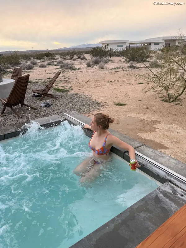 Eliza Taylor photo 19 of 158