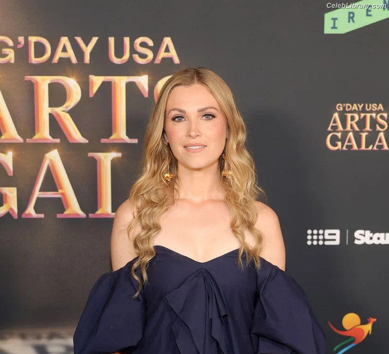 Eliza Taylor photo 22 of 158