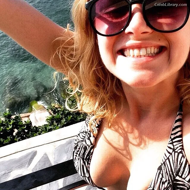 Eliza Taylor photo 21 of 158