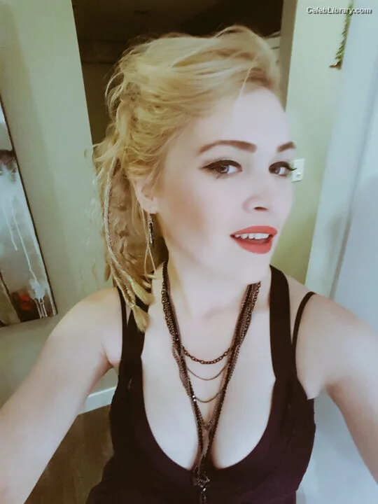 Eliza Taylor photo 24 of 158