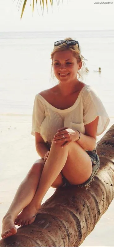 Eliza Taylor photo 12 of 158