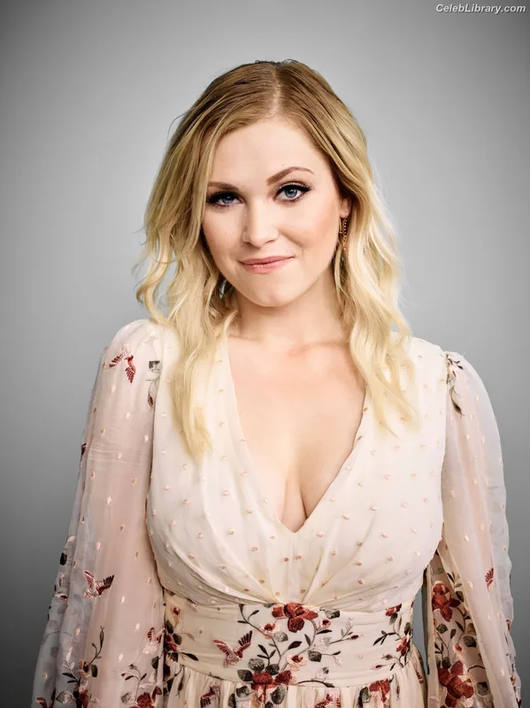 Eliza Taylor photo 12 of 158