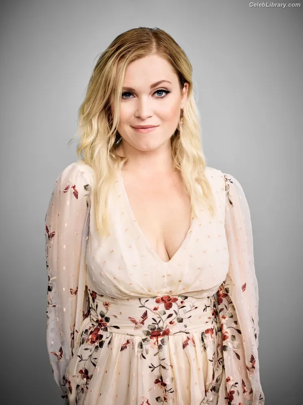 Eliza Taylor photo 16 of 158