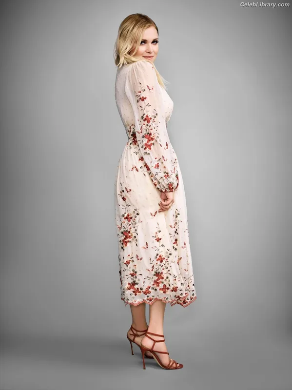 Eliza Taylor photo 18 of 158