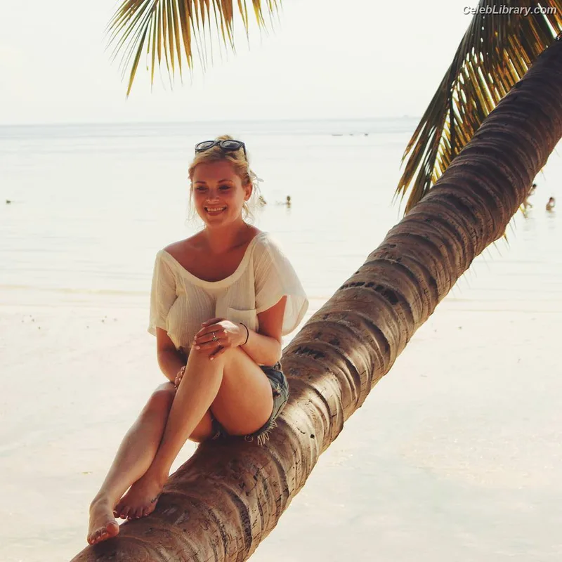 Eliza Taylor photo 20 of 158