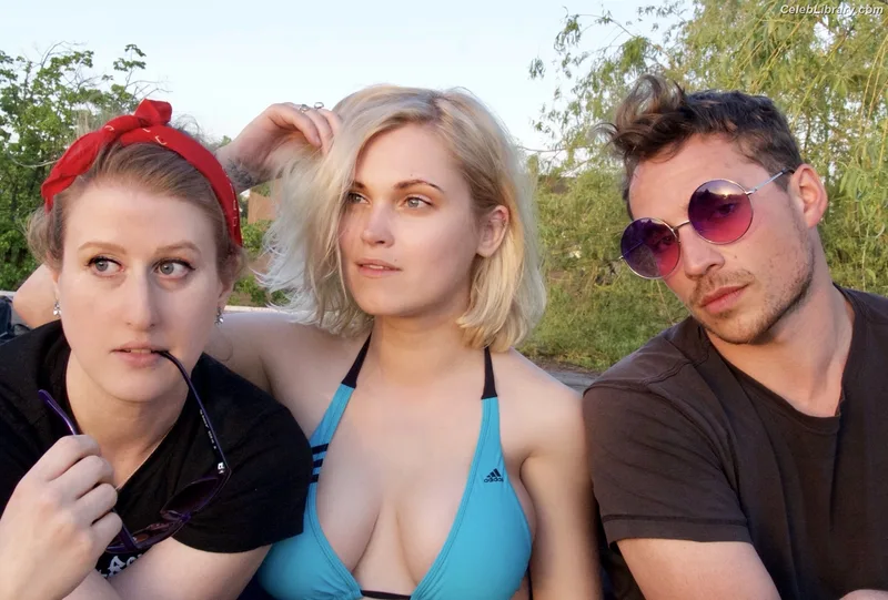Eliza Taylor photo 9 of 158