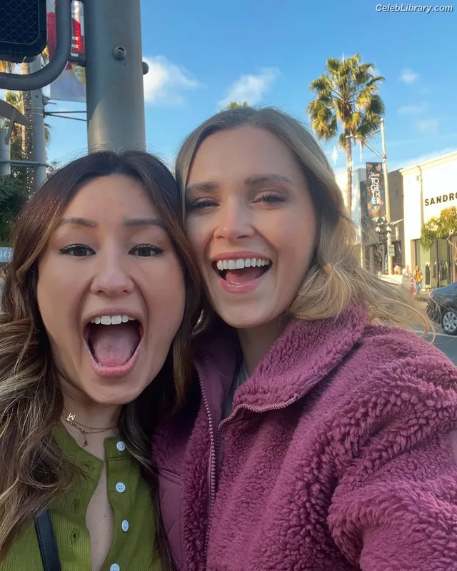 Eliza Taylor photo 2 of 158
