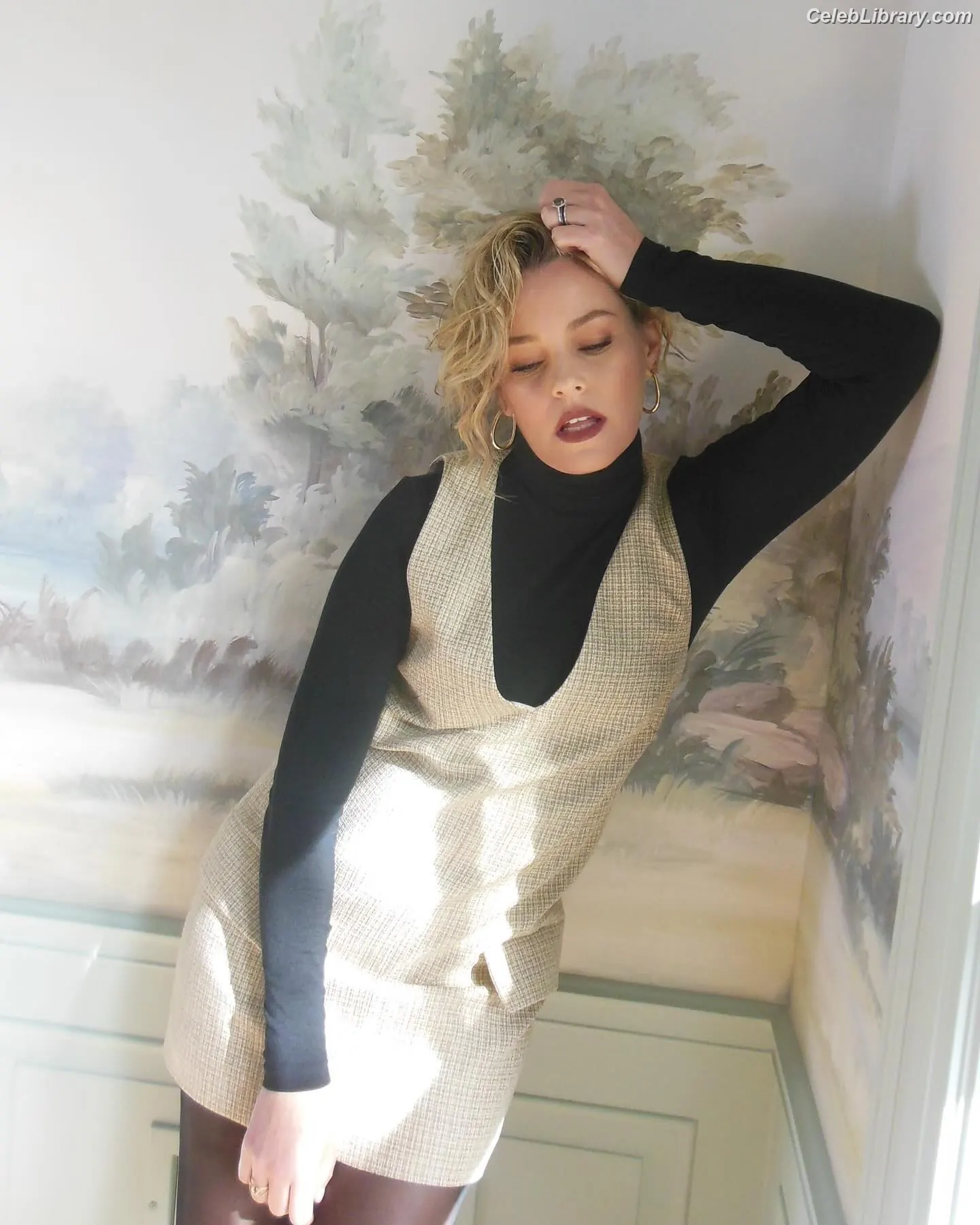 Elizabeth Banks photo 1 of 214
