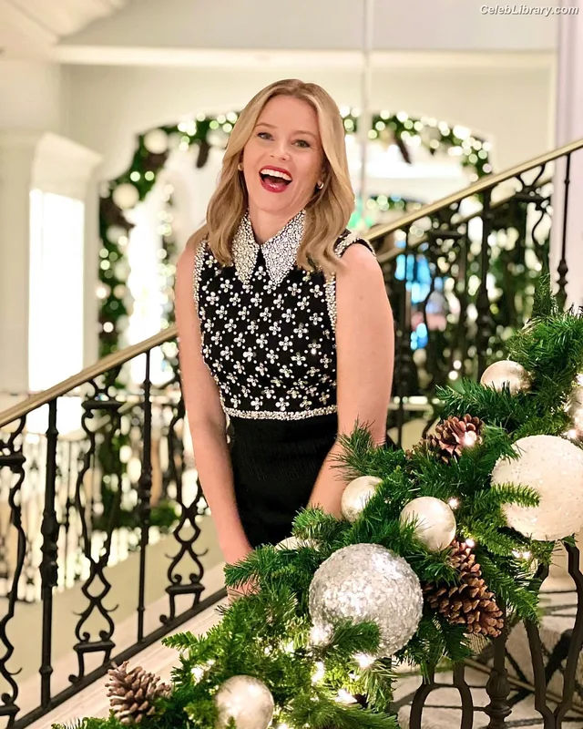 Elizabeth Banks photo 16 of 208