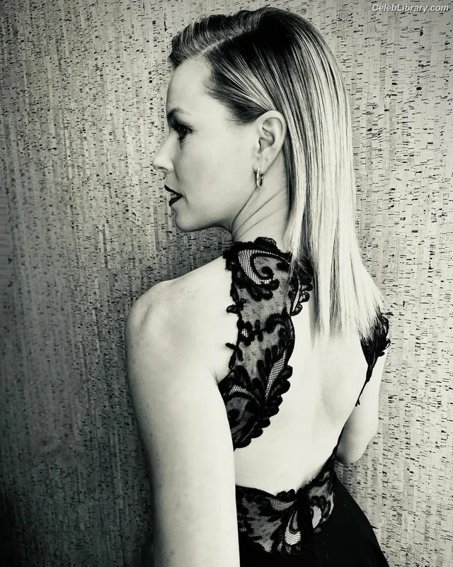 Elizabeth Banks photo 1 of 208