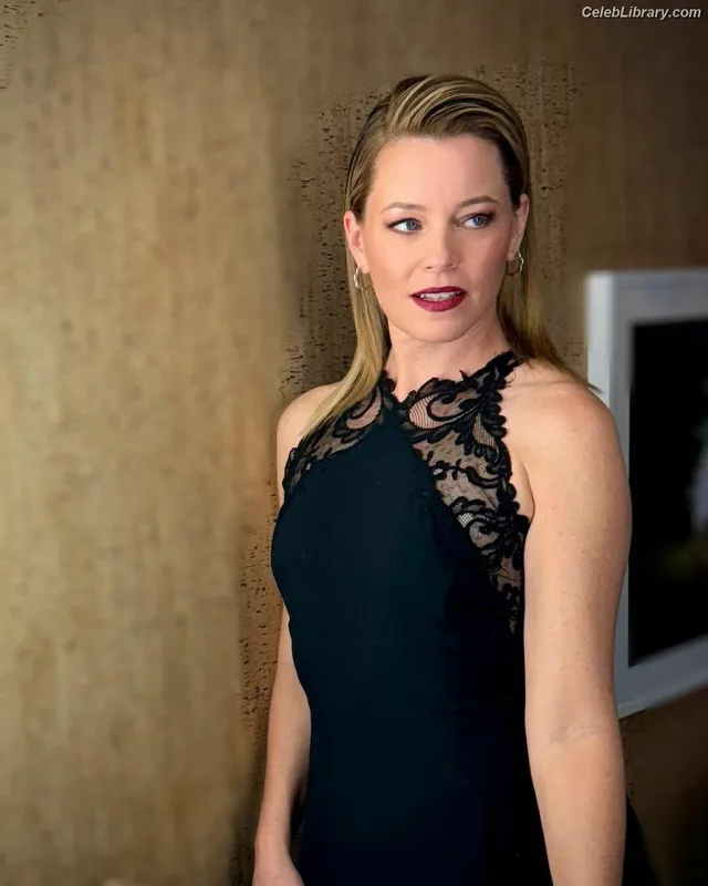 Elizabeth Banks photo 2 of 208
