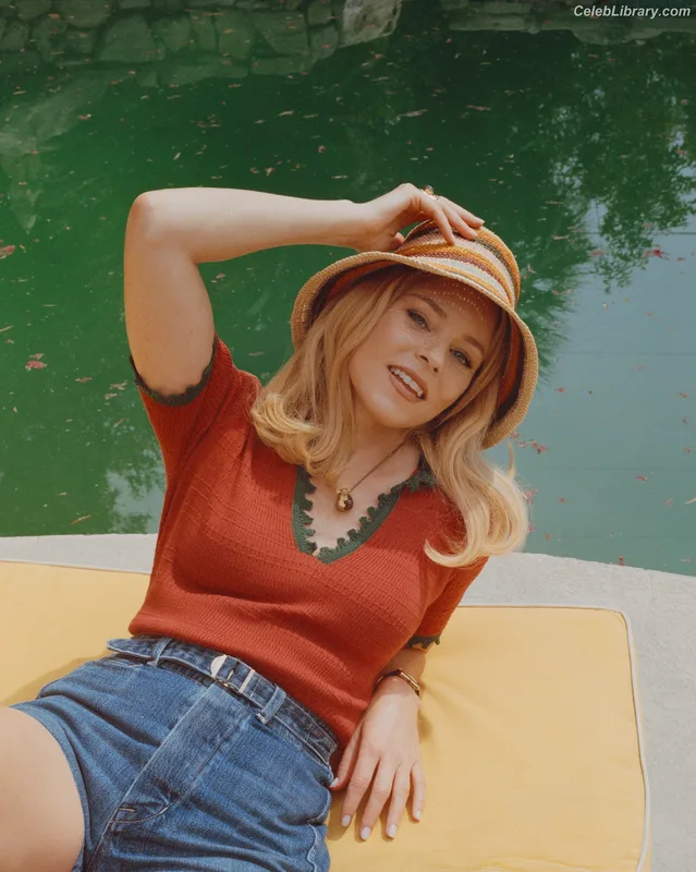 Elizabeth Banks photo 12 of 208