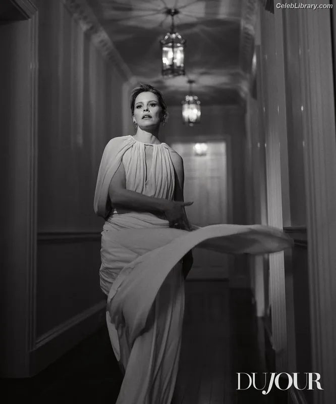 Elizabeth Banks photo 2 of 208