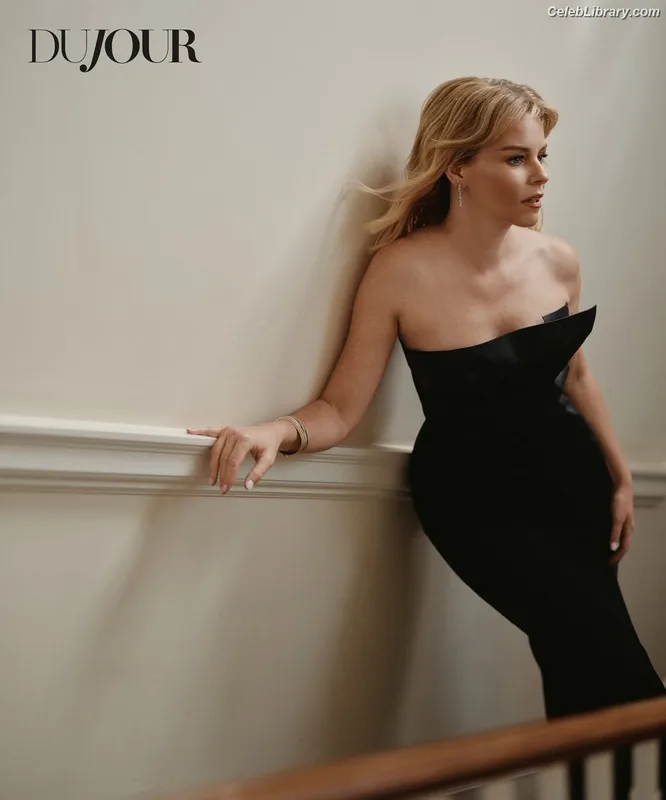 Elizabeth Banks photo 7 of 208
