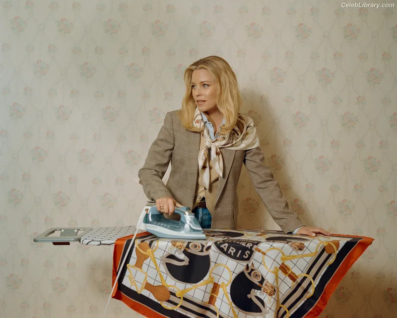 Elizabeth Banks photo 15 of 208