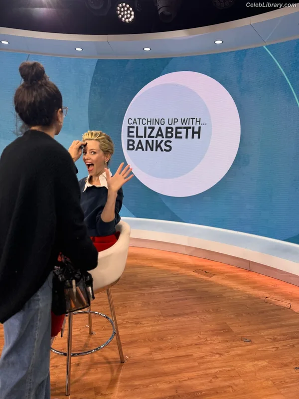 Elizabeth Banks photo 11 of 208