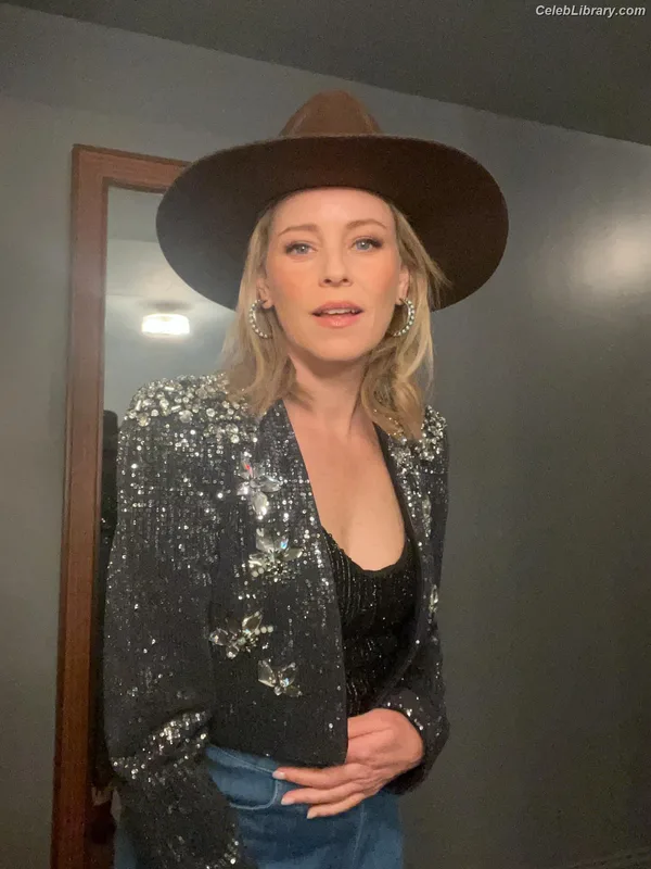 Elizabeth Banks photo 20 of 208