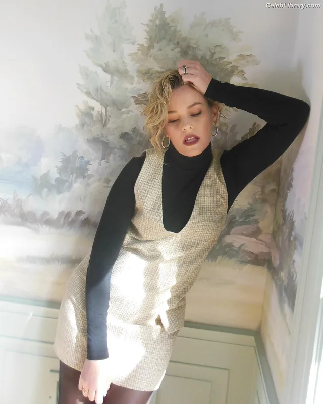 Elizabeth Banks photo 24 of 208