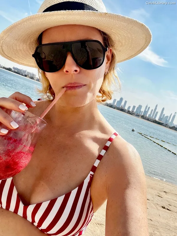 Elizabeth Banks photo 14 of 208
