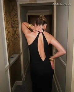 Elizabeth Banks photo 13 of 208