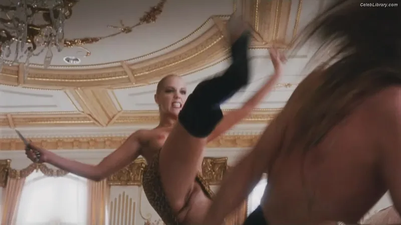 Elizabeth Berkley photo 21 of 65