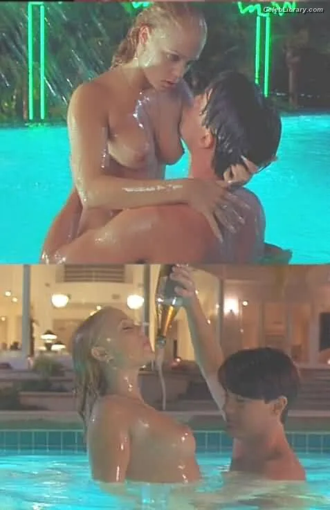 Elizabeth Berkley photo 15 of 65