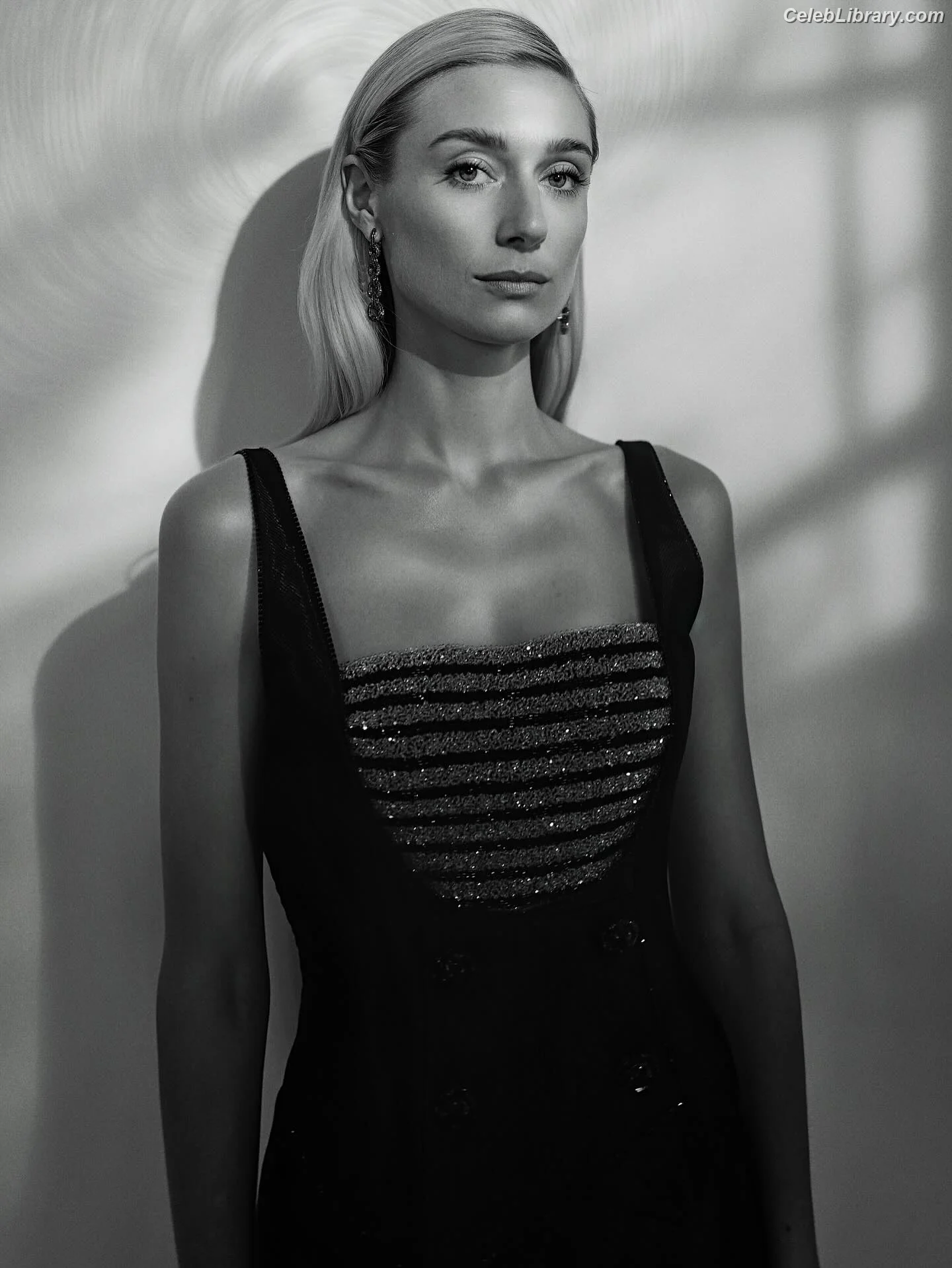 Elizabeth Debicki photo 6 of 334