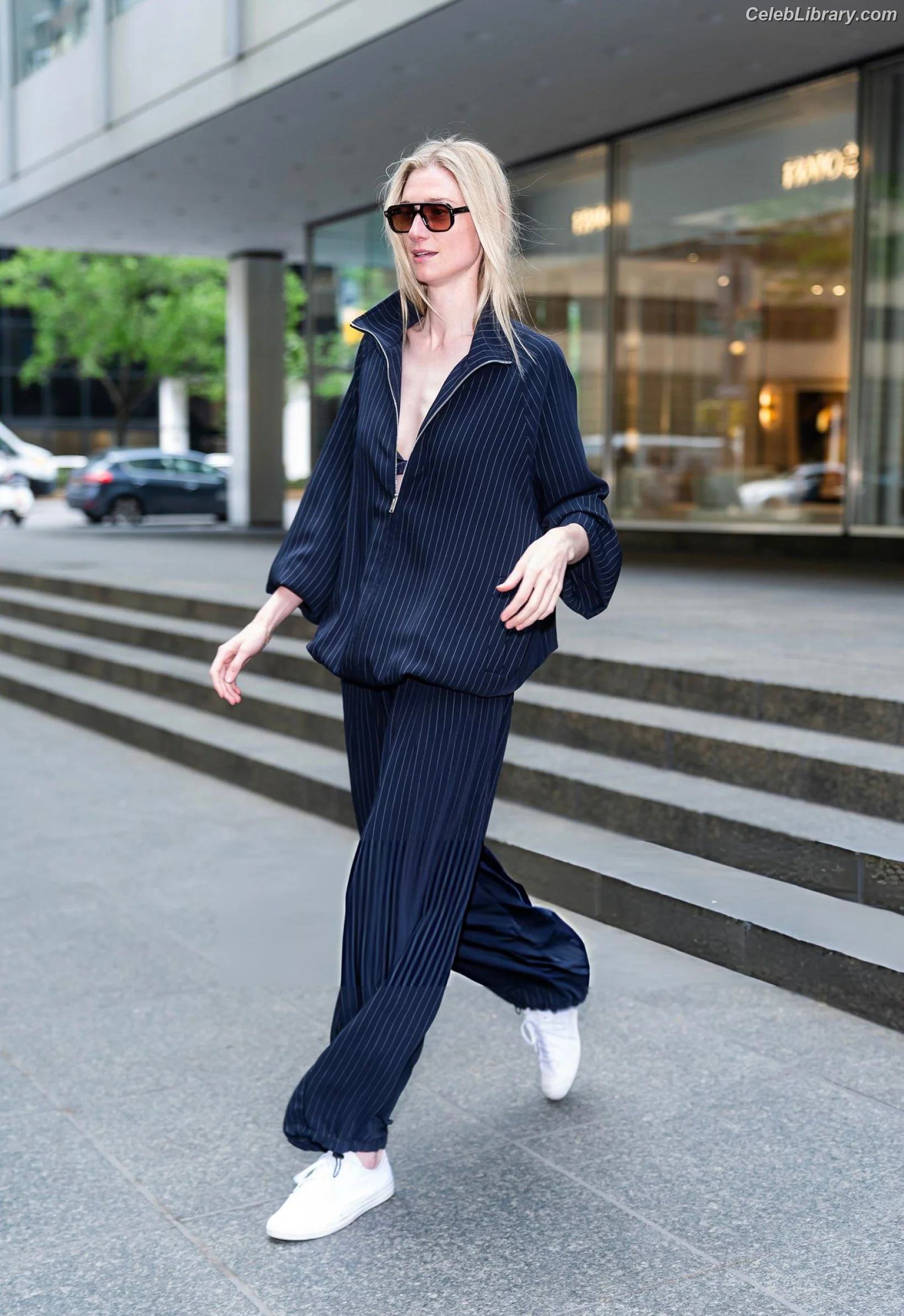 Elizabeth Debicki photo 20 of 334