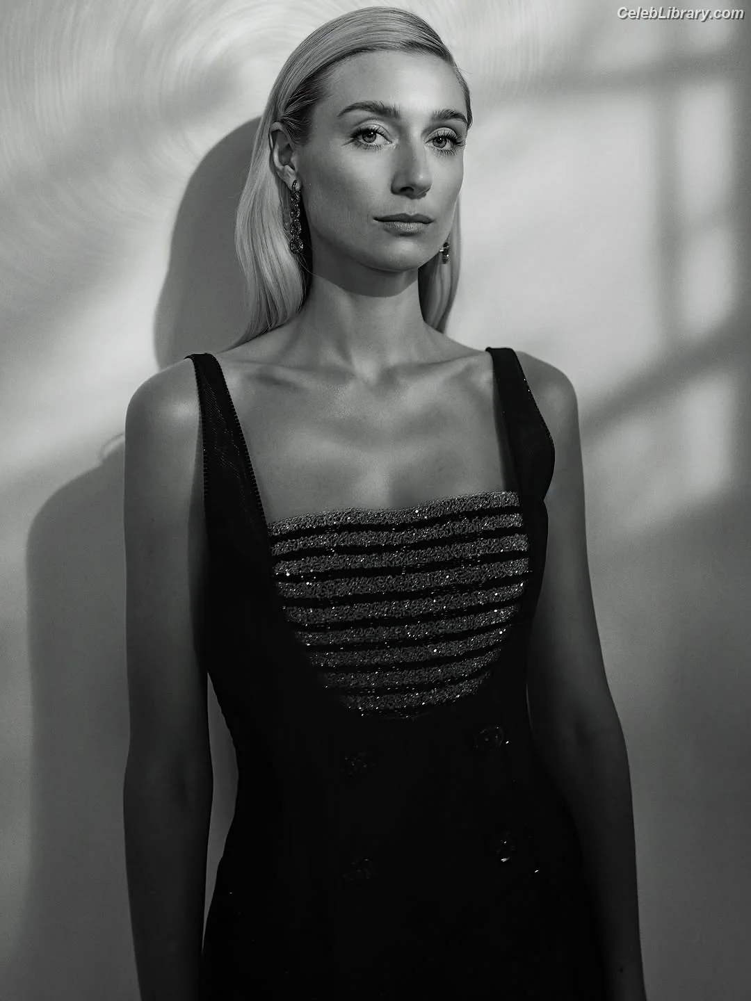 Elizabeth Debicki photo 19 of 334