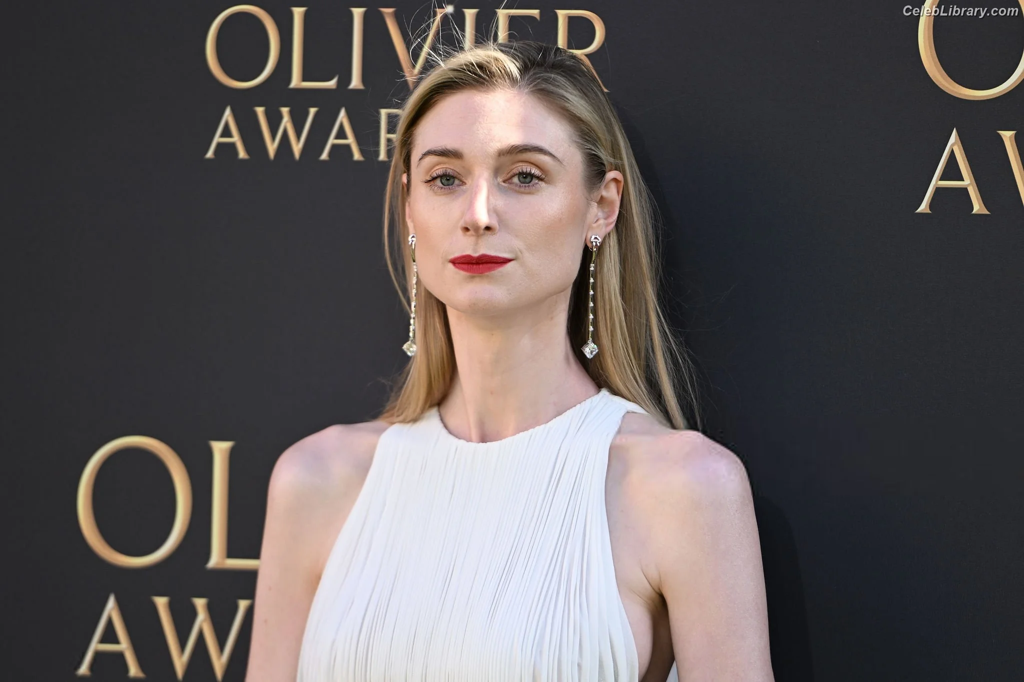 Elizabeth Debicki photo 22 of 334