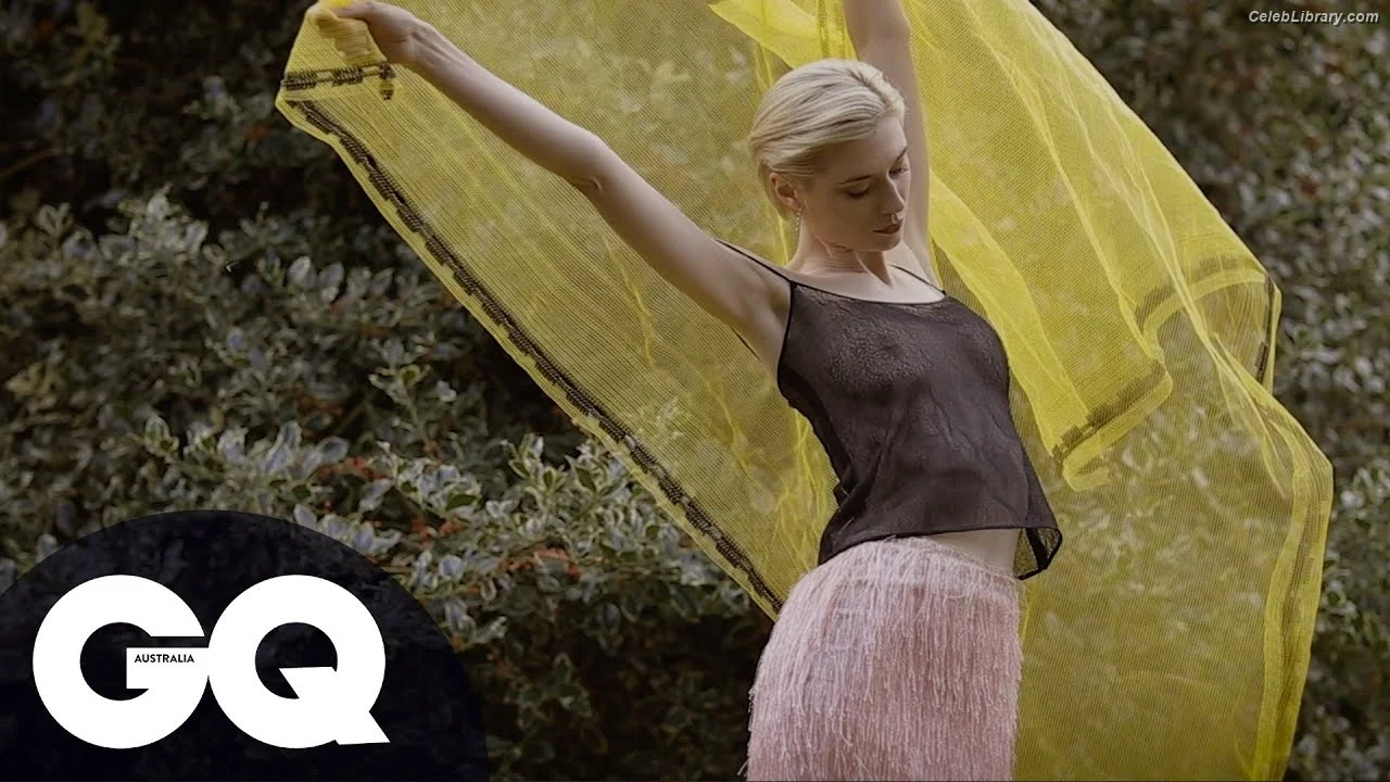 Elizabeth Debicki photo 22 of 334