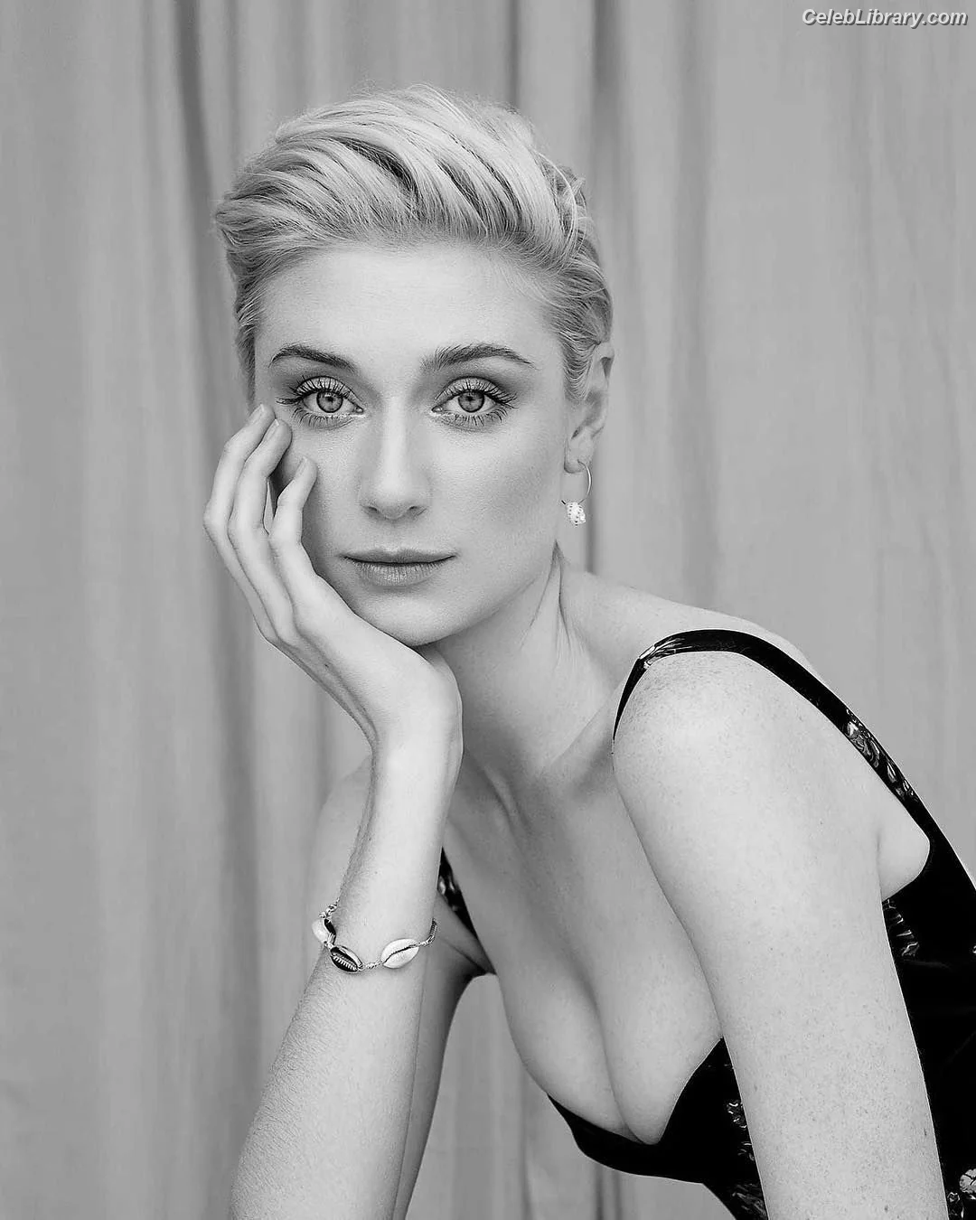 Elizabeth Debicki photo 12 of 334