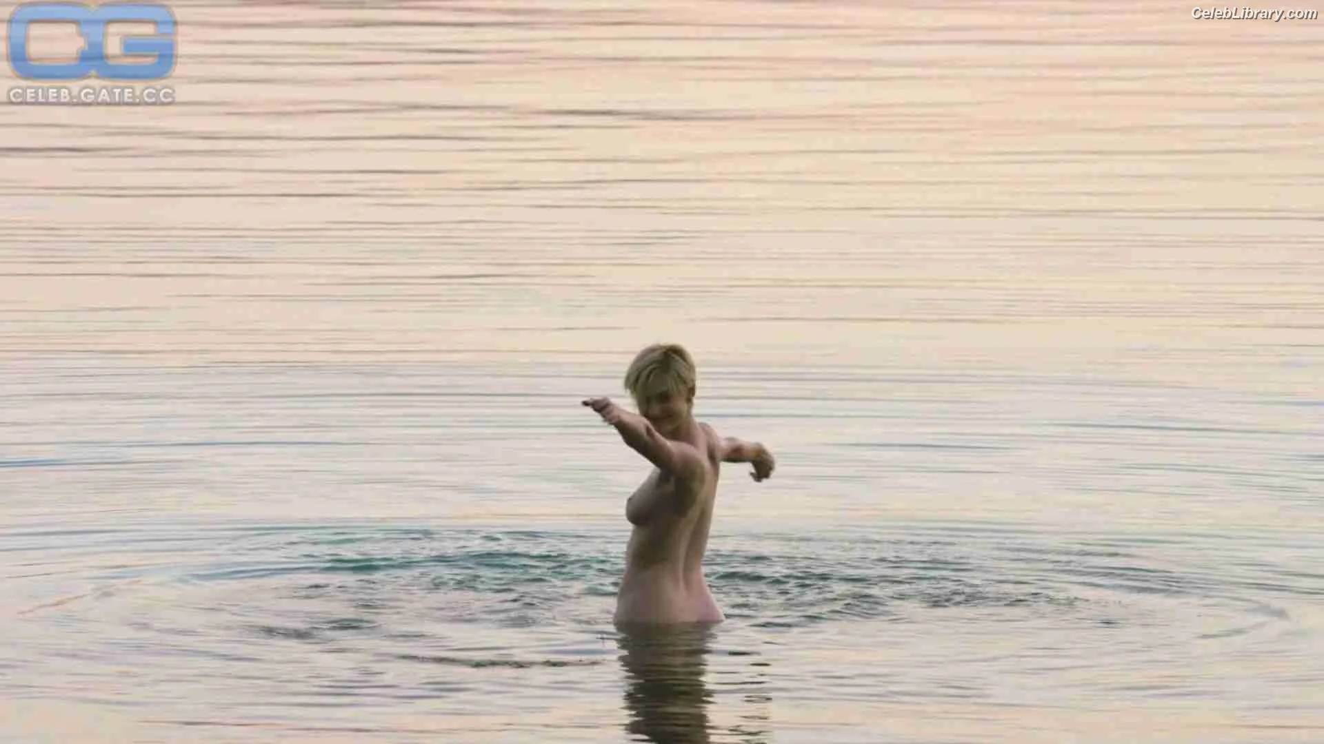 Elizabeth Debicki photo 5 of 334