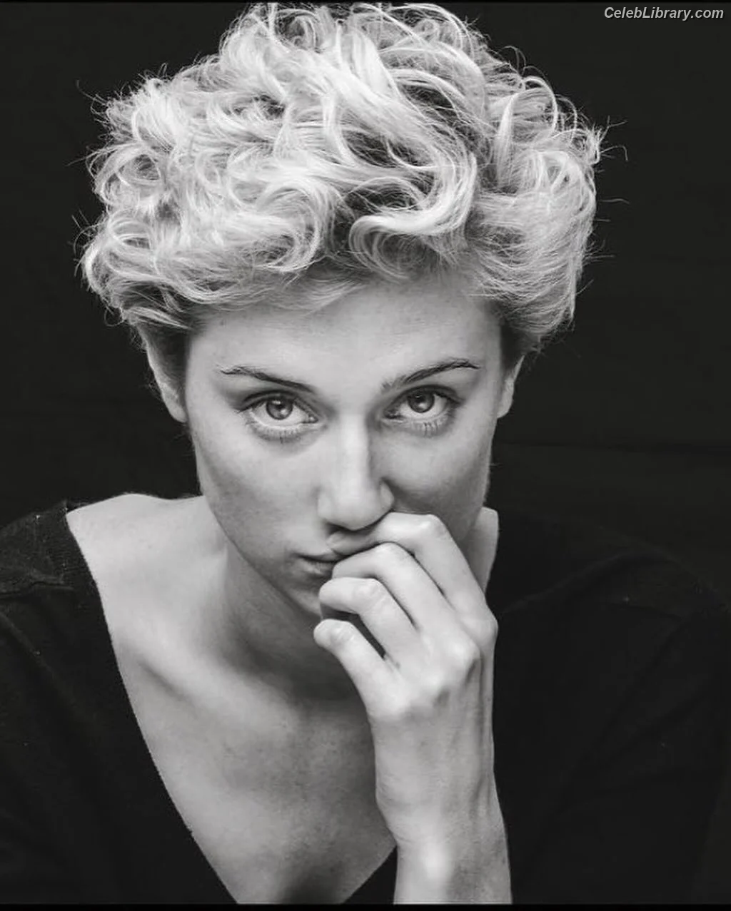Elizabeth Debicki photo 22 of 334