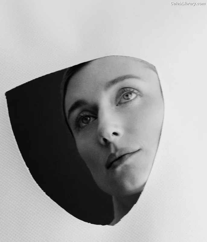 Elizabeth Debicki photo 12 of 335