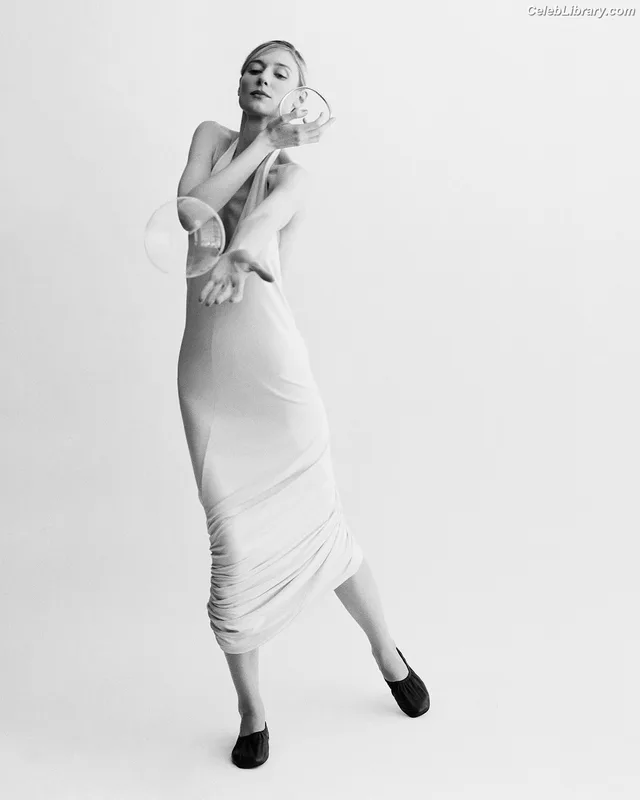Elizabeth Debicki photo 14 of 335