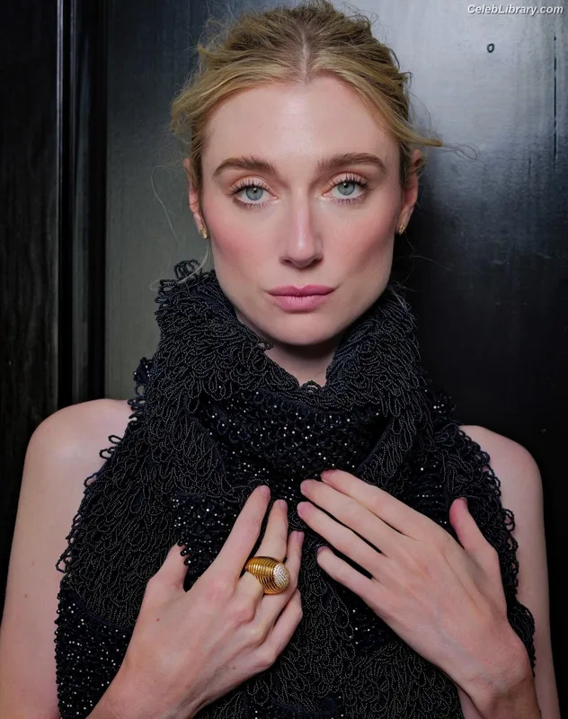 Elizabeth Debicki photo 17 of 335