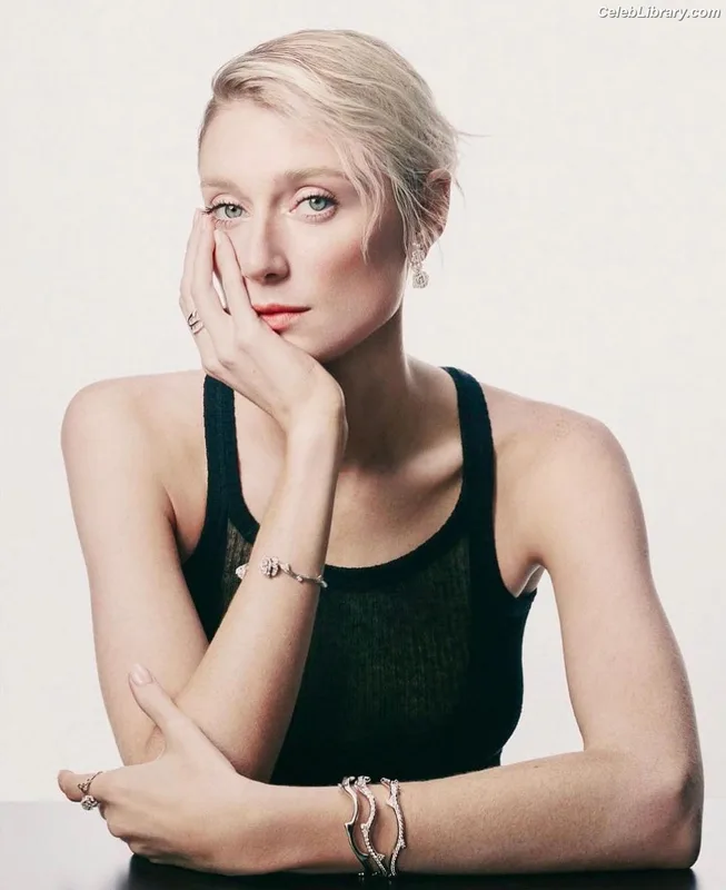 Elizabeth Debicki photo 22 of 335