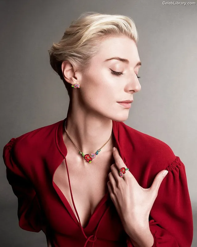Elizabeth Debicki photo 23 of 335