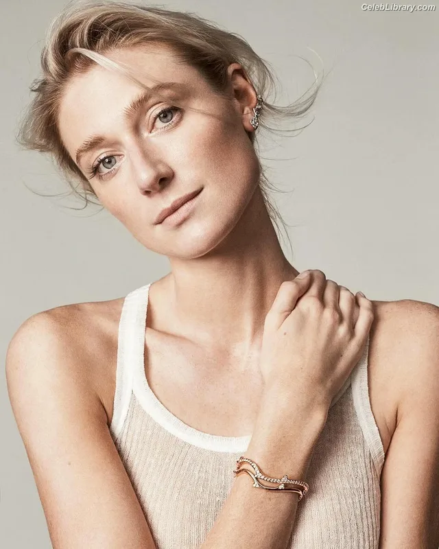 Elizabeth Debicki photo 2 of 335