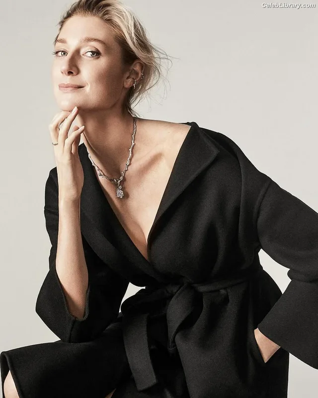 Elizabeth Debicki photo 4 of 335