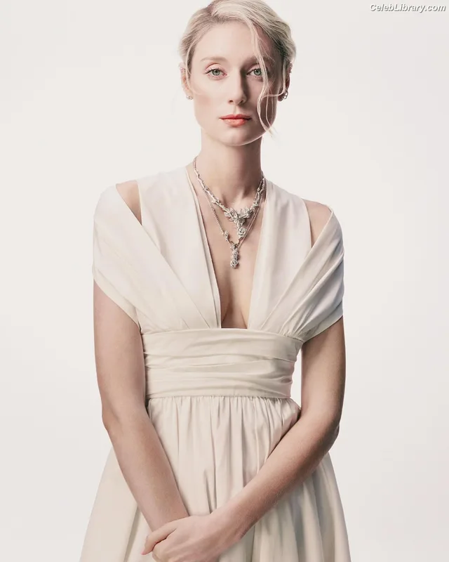 Elizabeth Debicki photo 6 of 335
