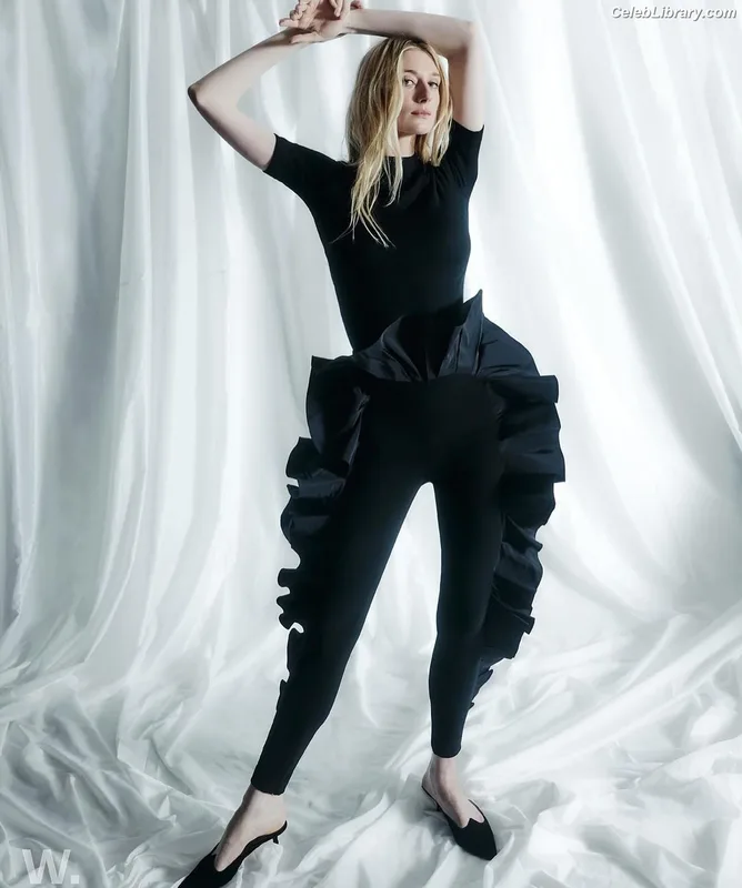 Elizabeth Debicki photo 15 of 335