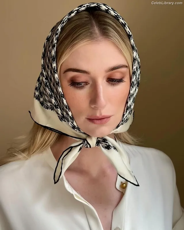 Elizabeth Debicki photo 18 of 335