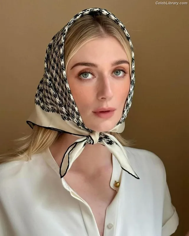 Elizabeth Debicki photo 19 of 335