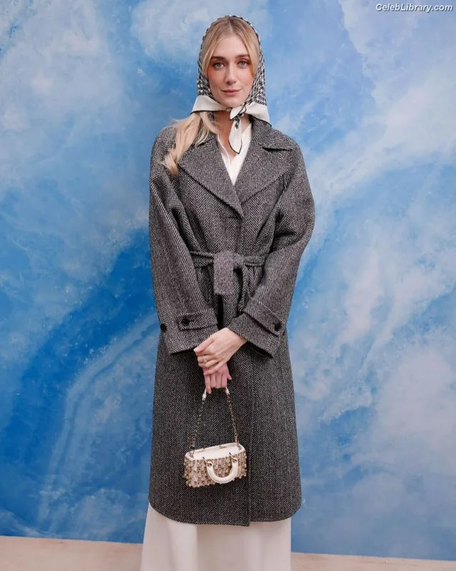 Elizabeth Debicki photo 23 of 335