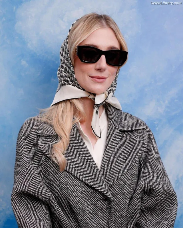 Elizabeth Debicki photo 24 of 335