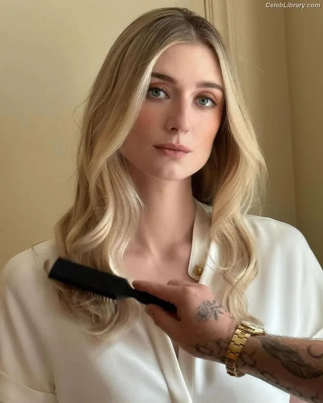 Elizabeth Debicki photo 5 of 335